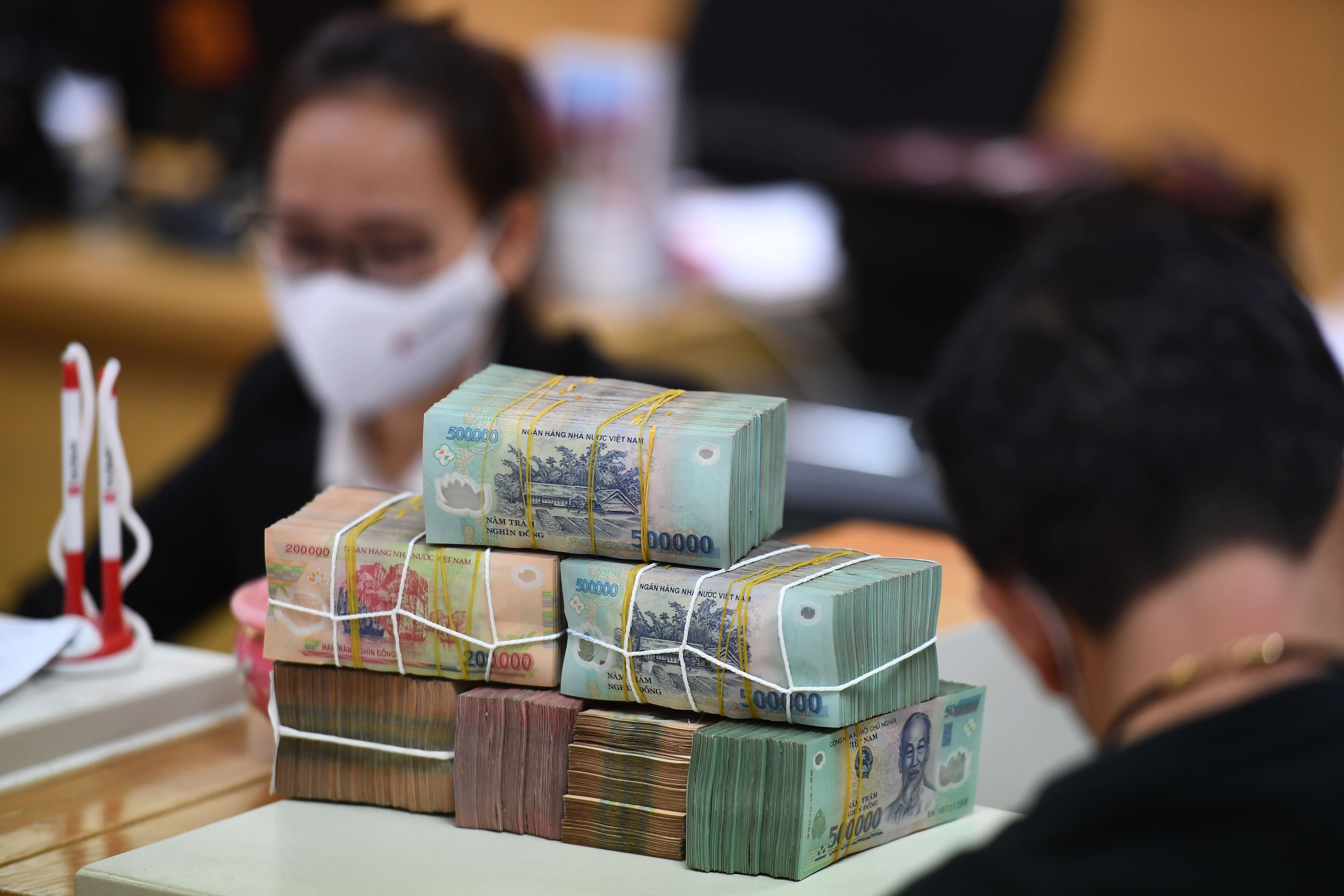 Chua het thang, Eximbank da tang lai suat tiet kiem 3 lan hinh anh