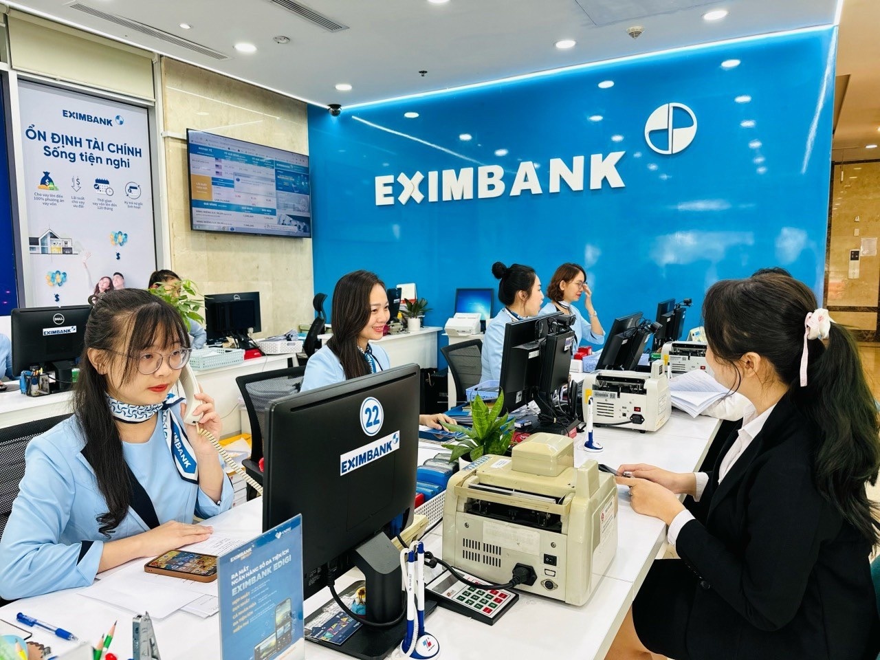 Loi nhuan Eximbank di lui hinh anh