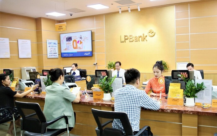 LPBank muon mua 5% von FPT, uoc tinh gan 10.000 ty dong hinh anh