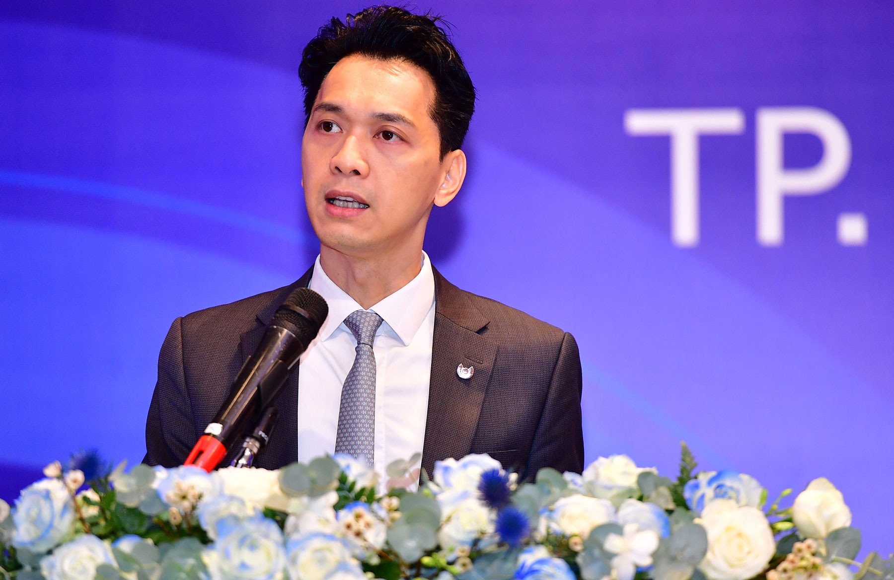 Ong Tran Hung Huy va nguoi than nam gan 12% von ACB hinh anh