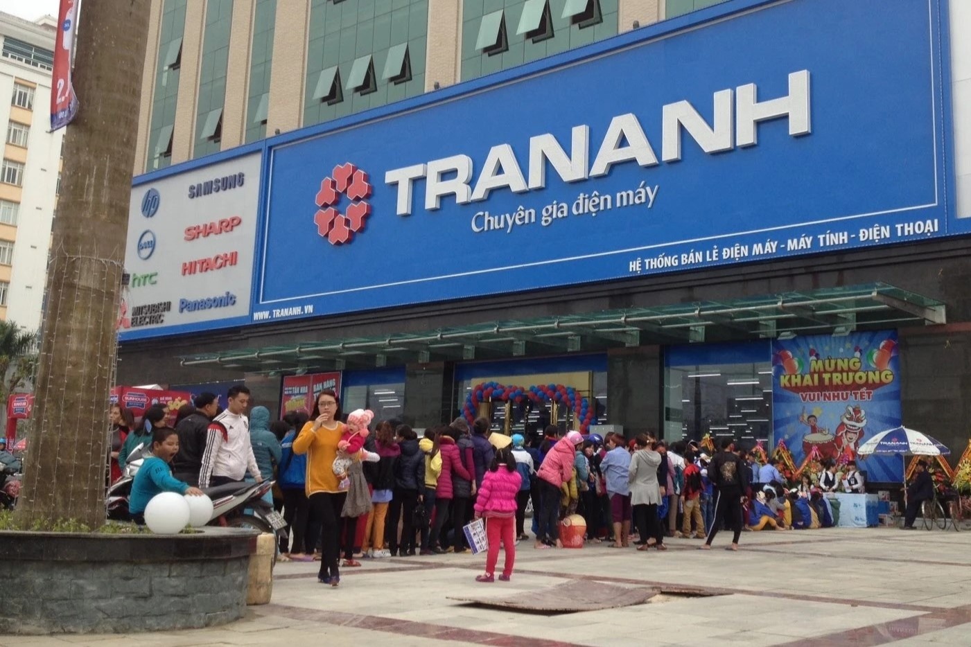 So phan chuoi dien may Tran Anh sau khi ve tay The Gioi Di Dong hinh anh