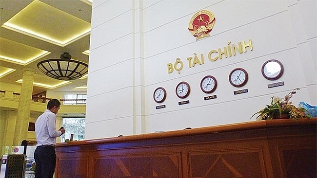 Bo Tai chinh cap phep 4 cong ty xep hang tin nhiem hinh anh