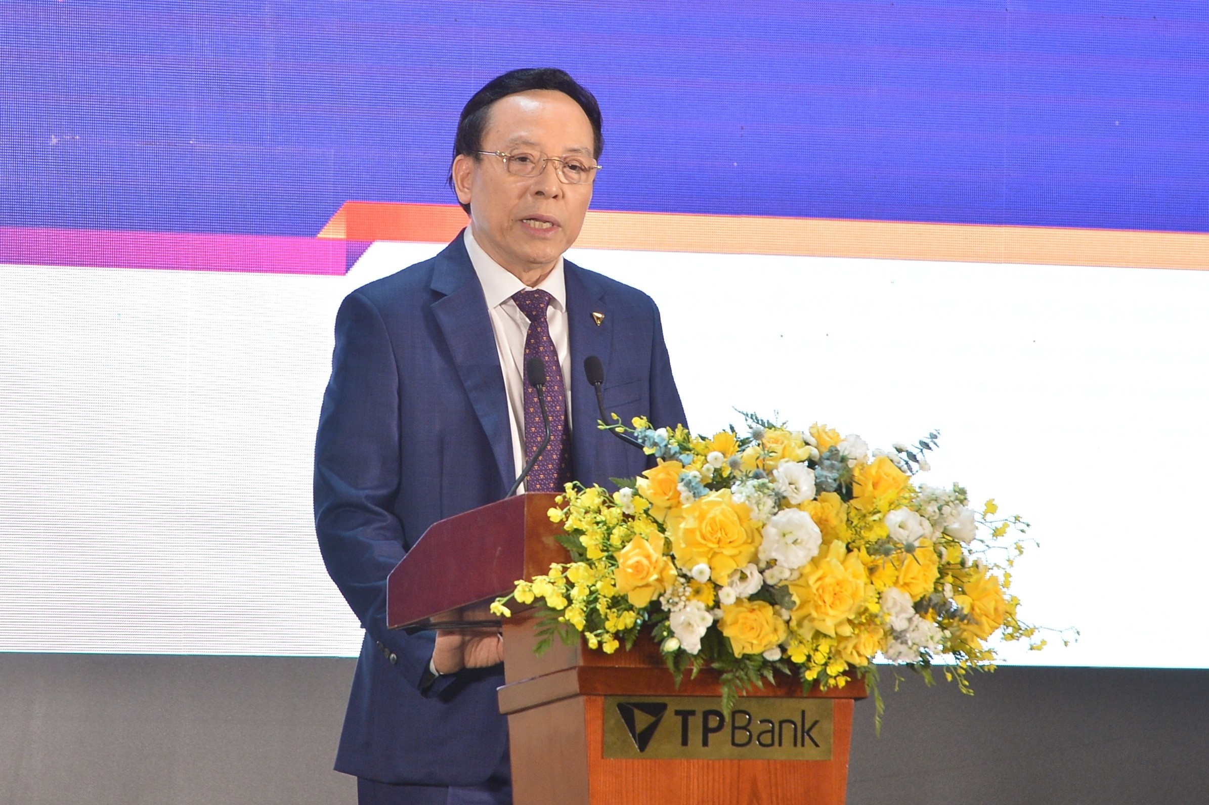 Ong Do Minh Phu nam ngoai danh sach co dong nam tren 1% von TPBank hinh anh