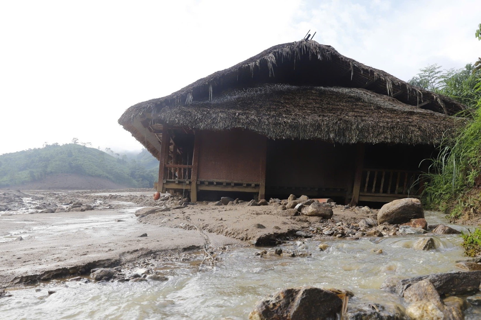 De xuat ho tro khan cap 180 ty dong cho tinh Lao Cai, Yen Bai hinh anh