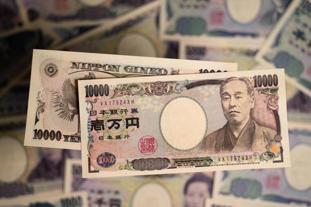 Dong yen len cao nhat 14 thang hinh anh