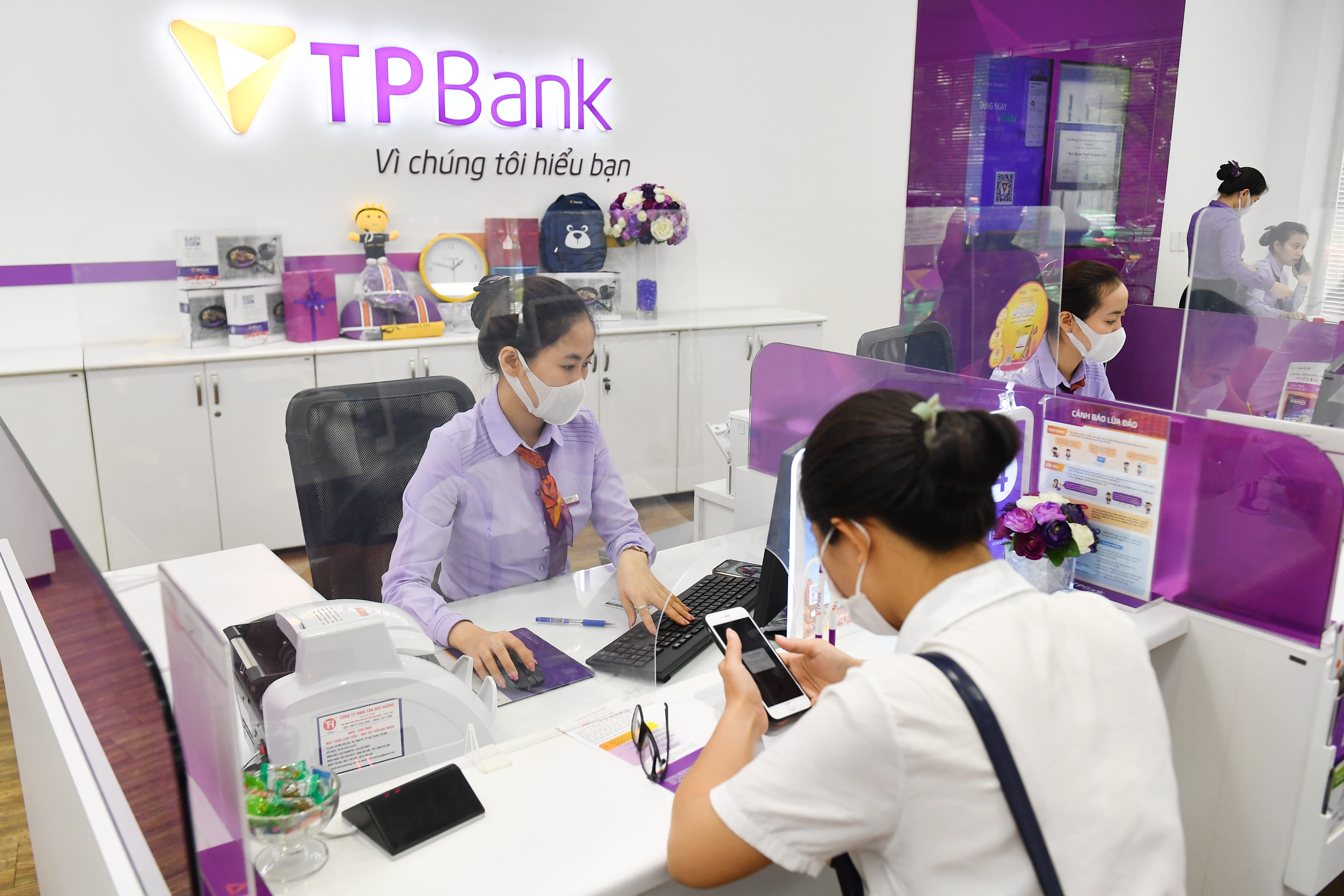 Khach hang TPBank phai cap nhat lai thong tin nhan biet hinh anh