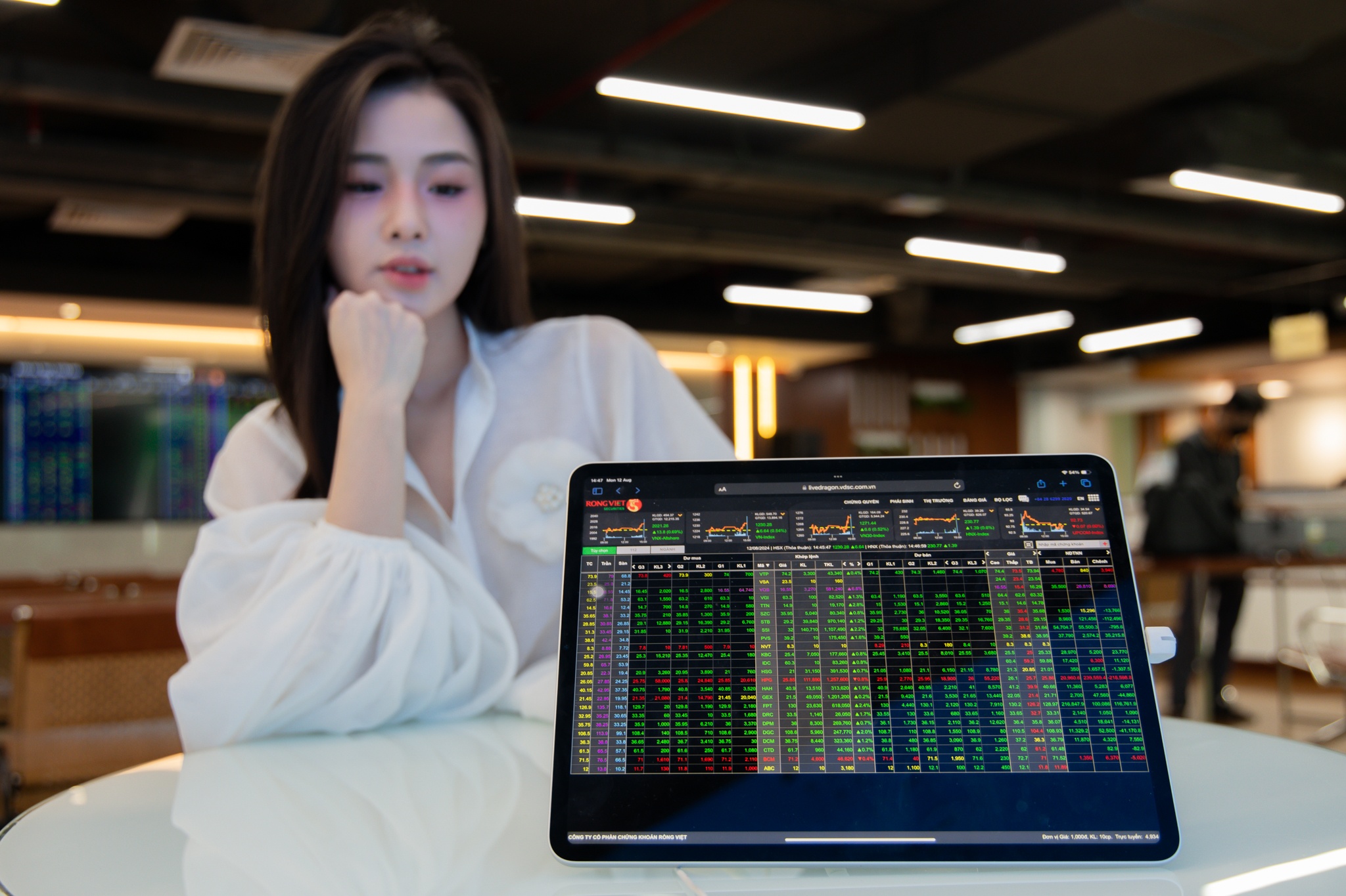 Khong cap nhat thong tin truoc 1/10 se bi dung giao dich online hinh anh