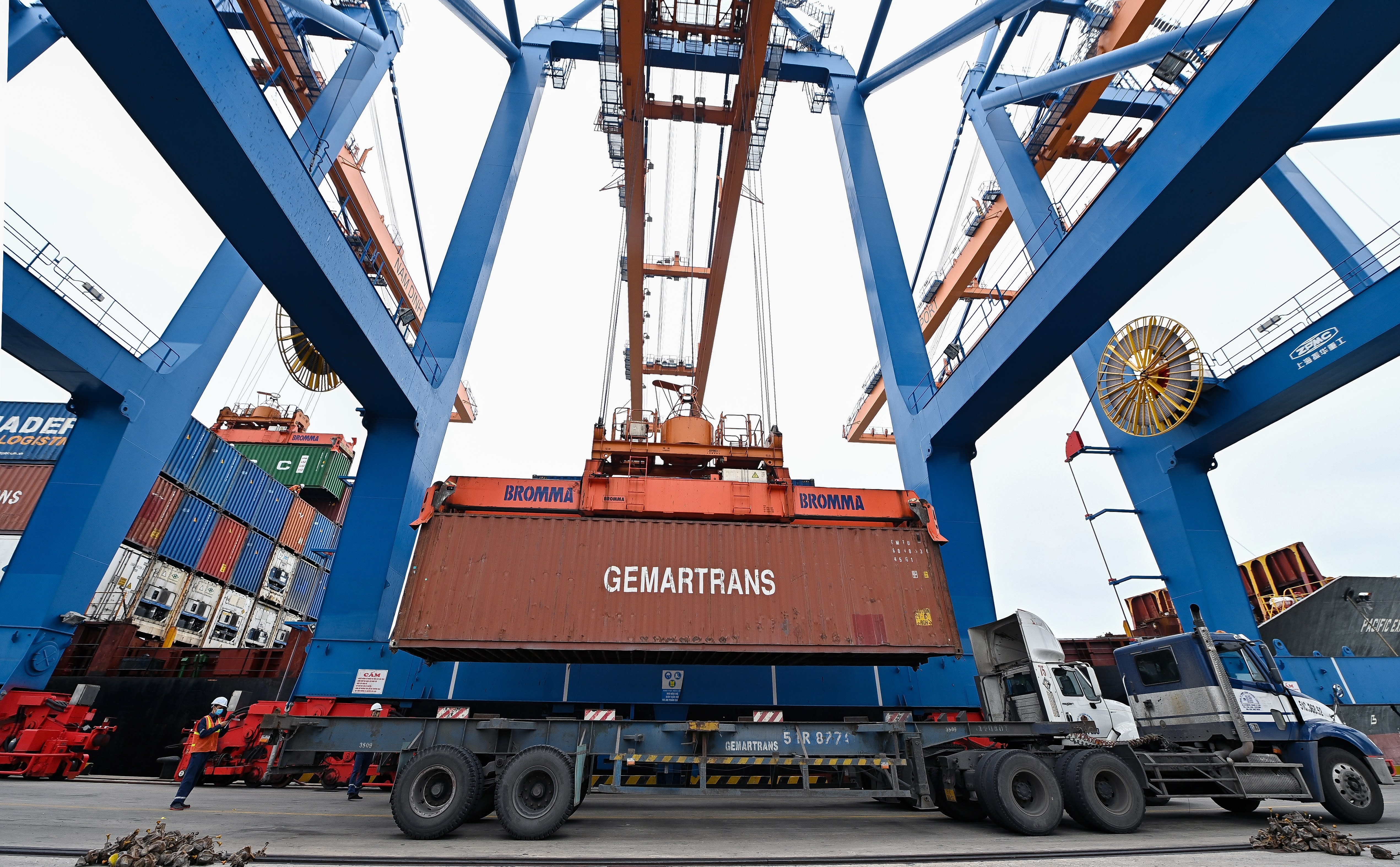 HSBC giu du bao tang truong Viet Nam o muc 6,5% hinh anh