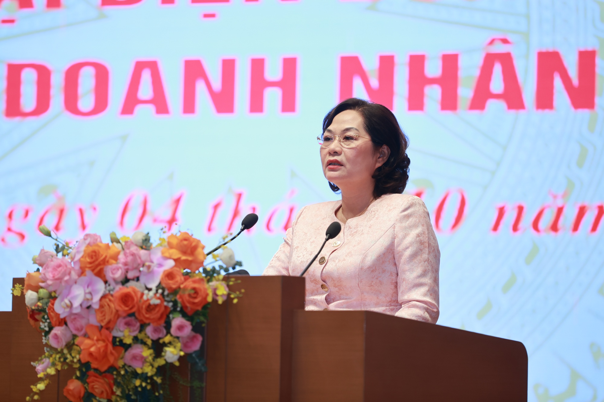 Thong doc NHNN: Doanh nghiep la ban dong hanh cua ngan hang hinh anh