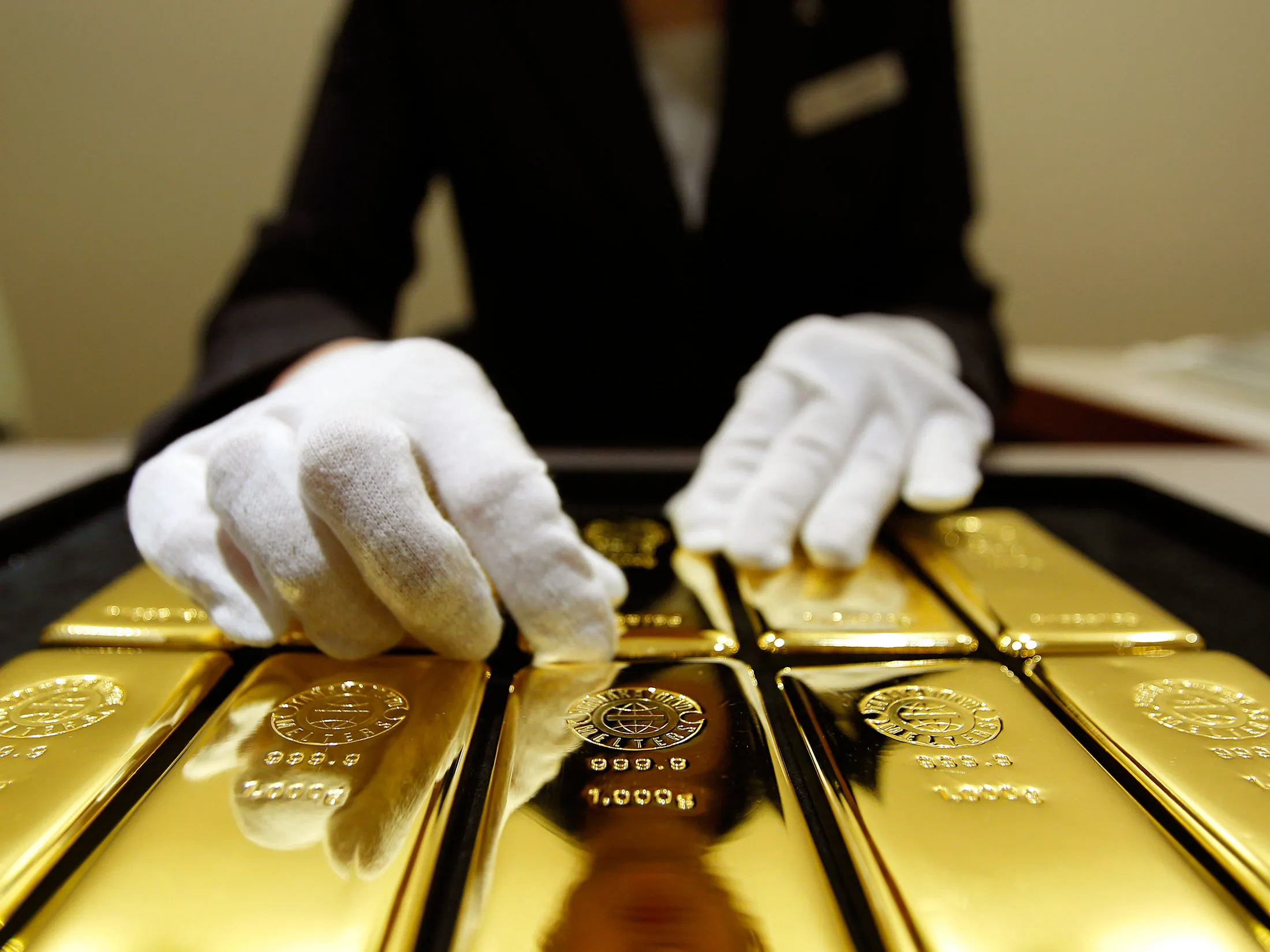 Gia vang the gioi suy yeu hinh anh