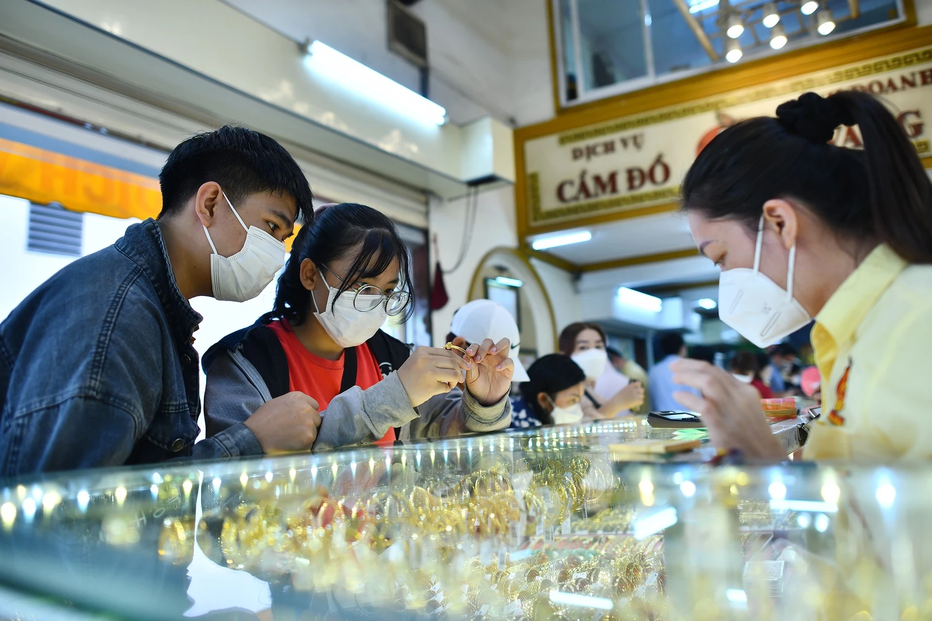 Gia vang nhan lan dau cham moc 85 trieu dong/luong hinh anh