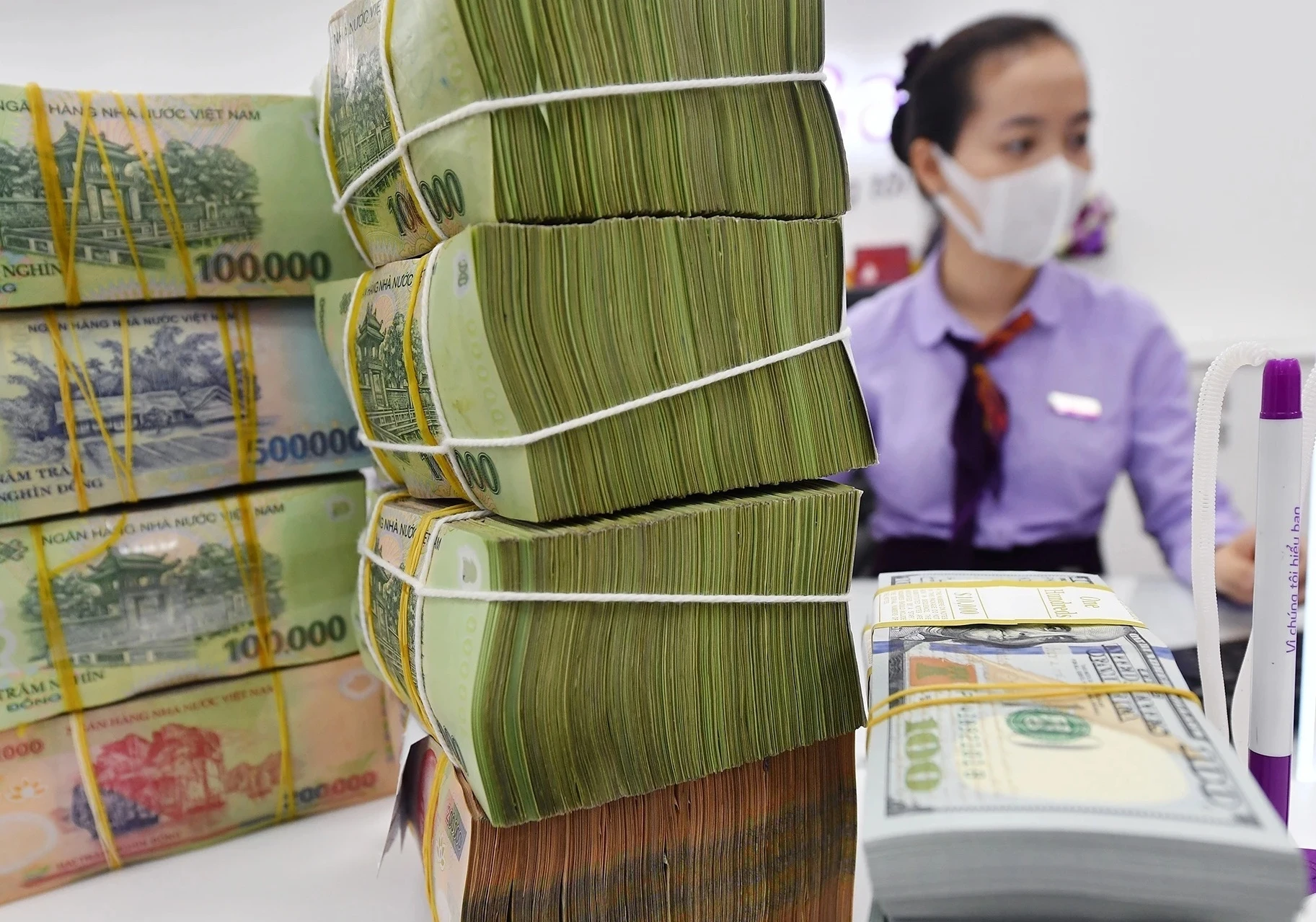 Co dong Vinh Hoan, Oto Truong Long, VietBank sap nhan 'mua co tuc' hinh anh