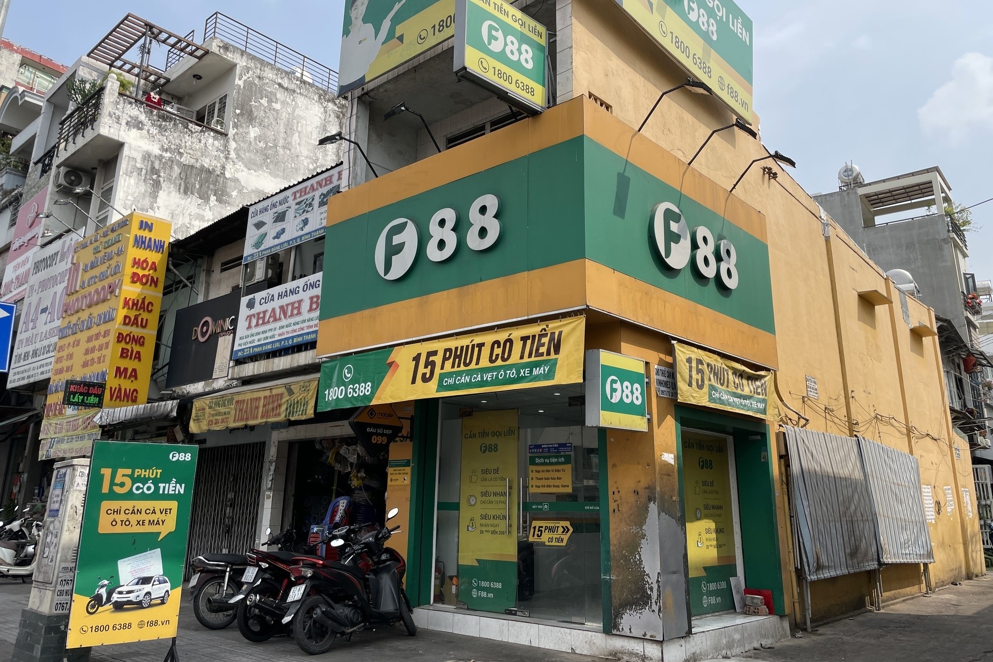 Mot ngan hang cho khach cap nhat sinh trac hoc qua chuoi F88 hinh anh