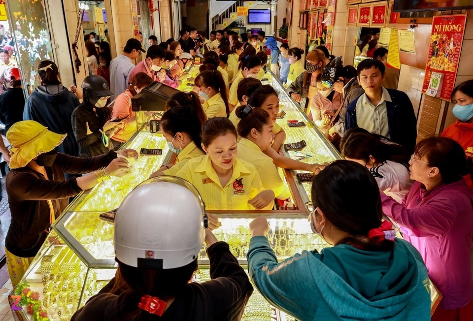 Gia vang chua ngung giam hinh anh