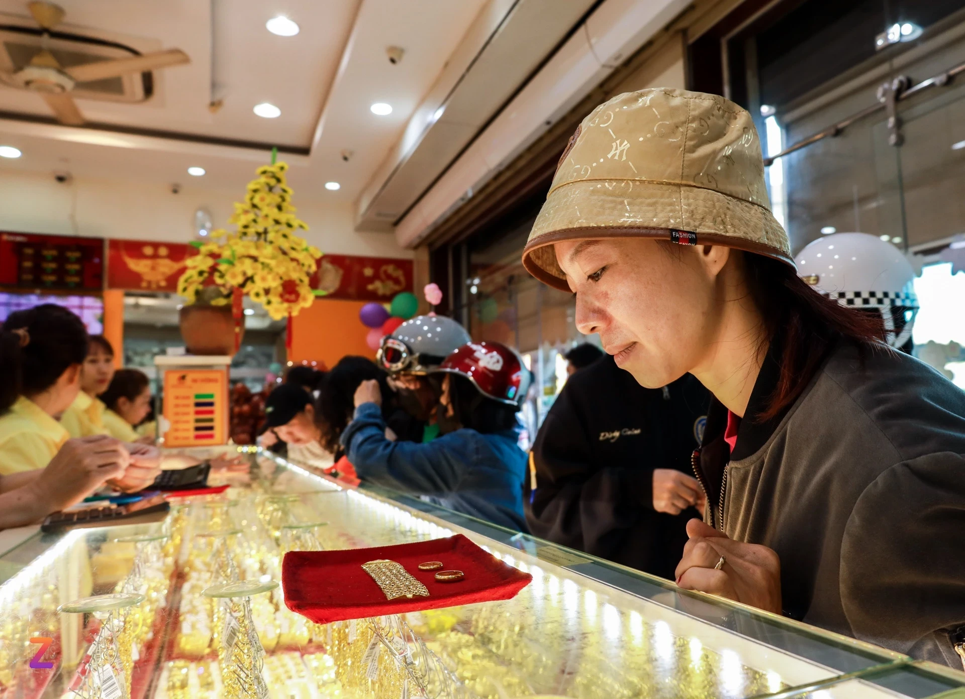 Gia vang nhan dat ngang vang mieng hinh anh