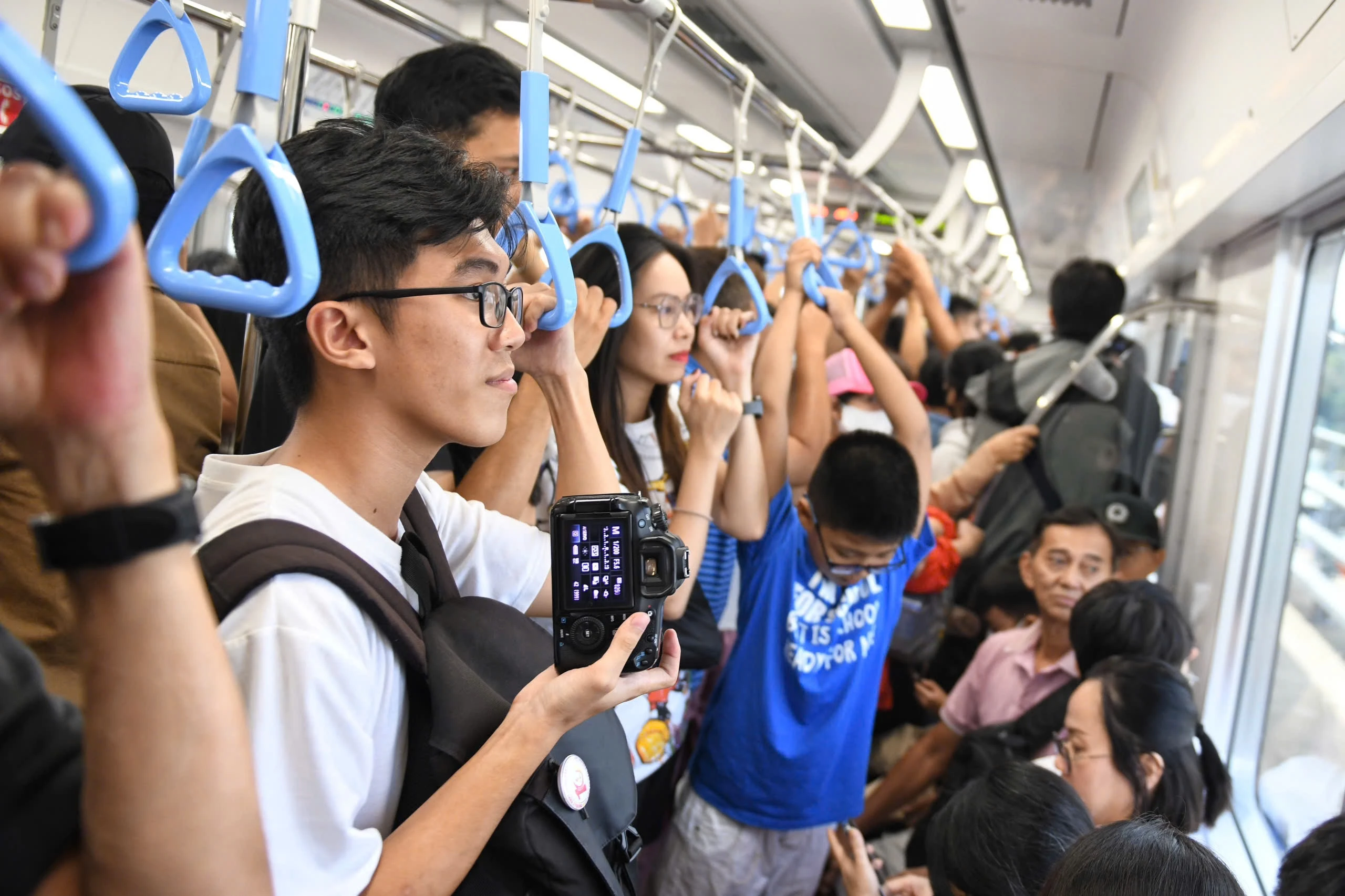 Metro so 1 TP.HCM don hon nua trieu luot khach dip Tet hinh anh