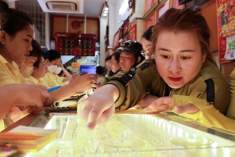 Gia vang 'hut hoi' hinh anh