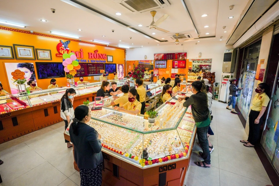 Nguoi mua vang nhan lai gan 20 trieu dong/luong sau mot nam hinh anh