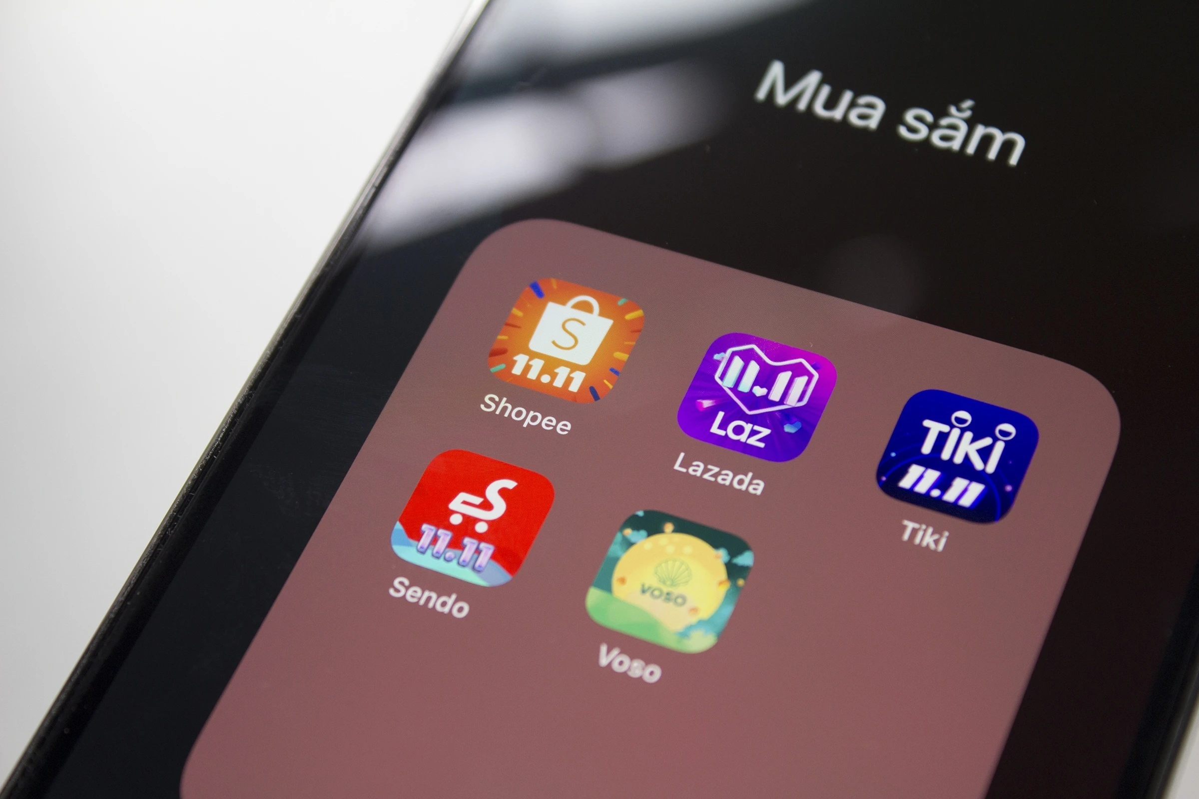 Nguoi dan san sale online dip Tet hinh anh