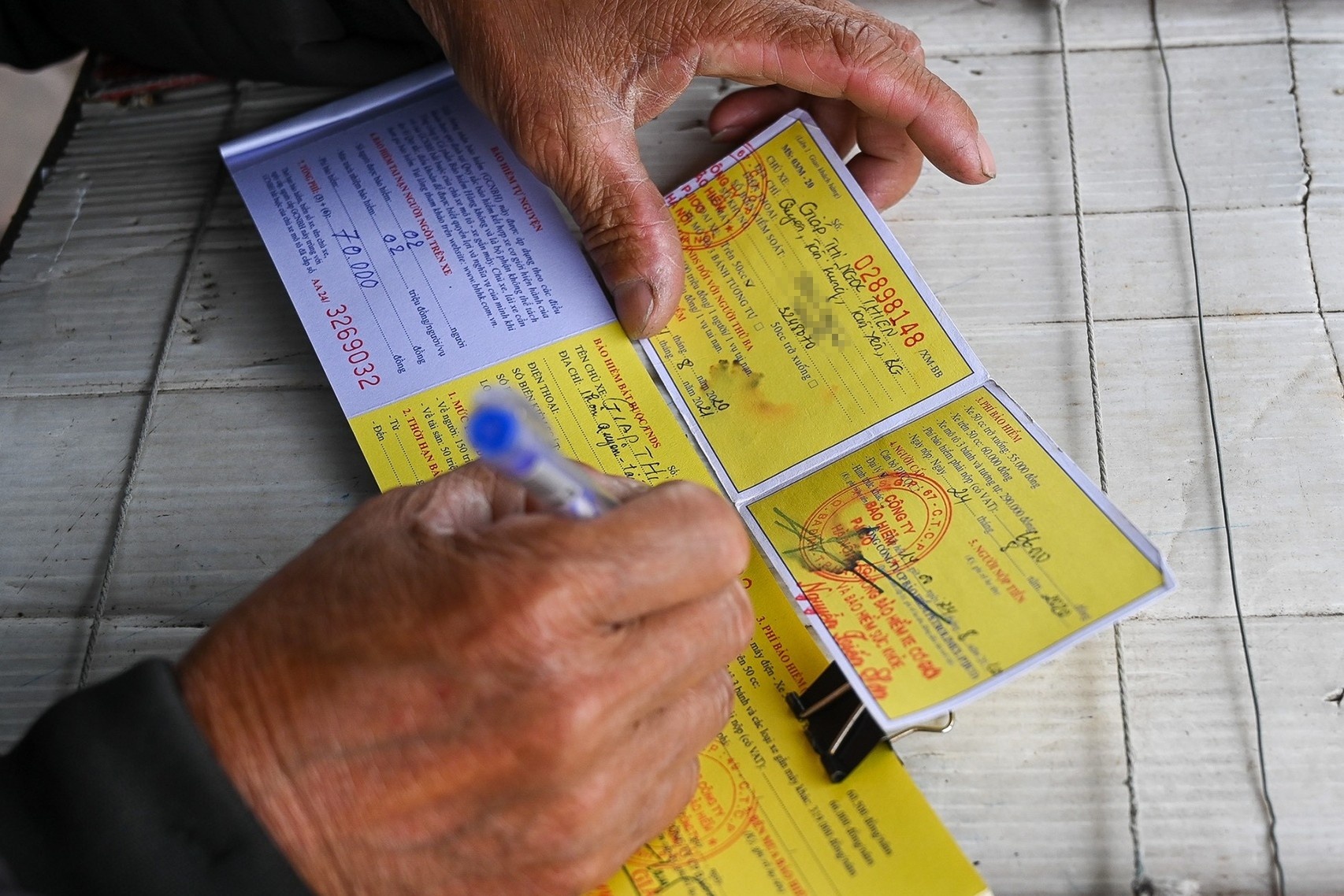 Thu 740 ty, chi tra 28 ty, thu tuc boi thuong bao hiem xe may co de? hinh anh