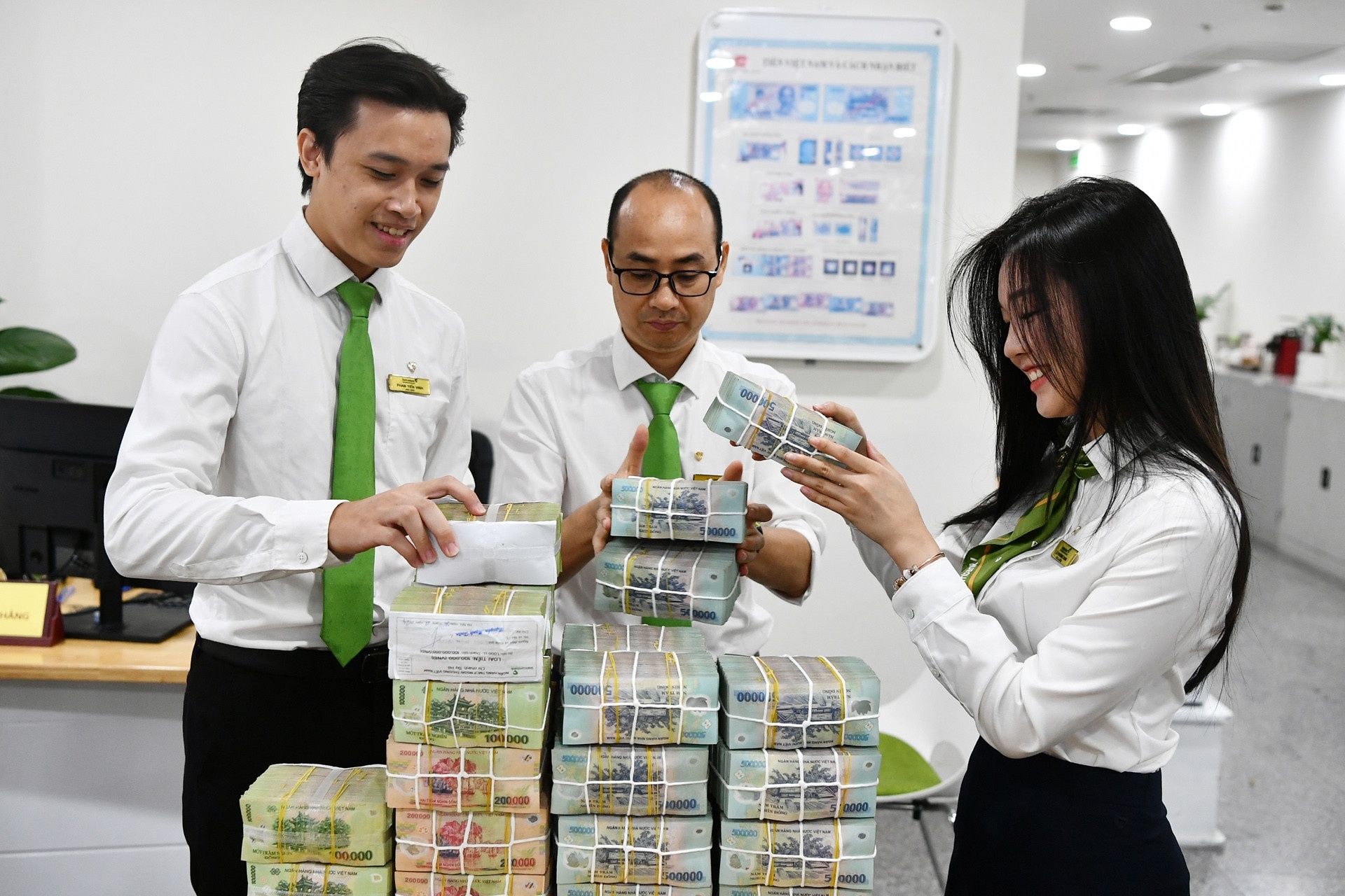 Bon ngan hang duoc nguoi dan gui hon 7 trieu ty dong hinh anh