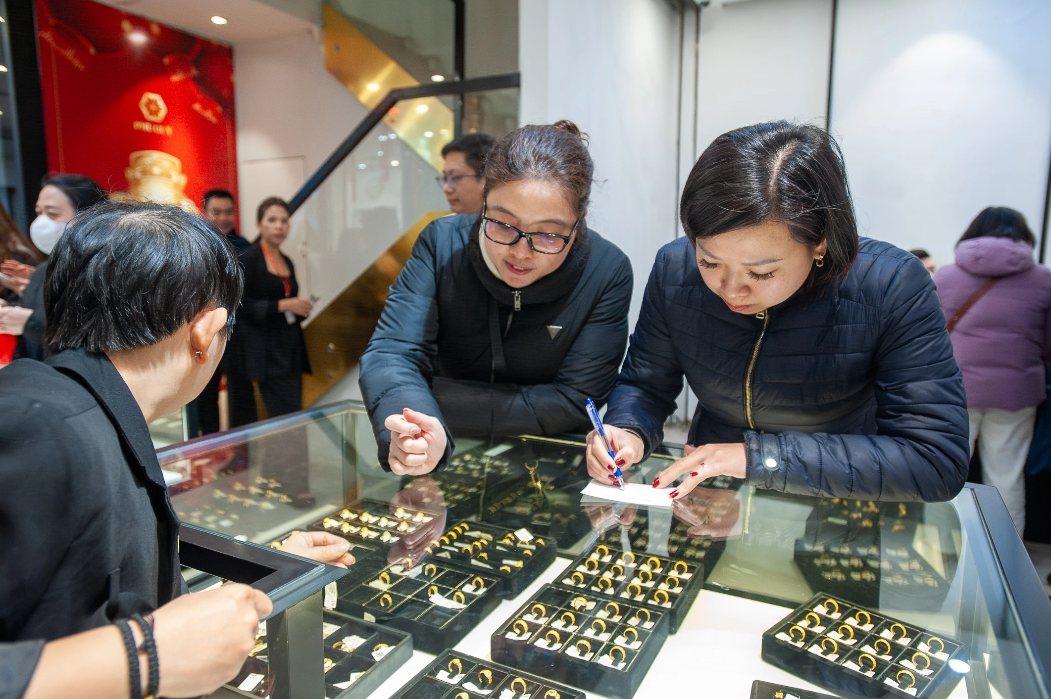 Gia vang mieng SJC bat ngo giam manh hinh anh