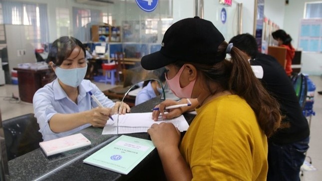 Hon 60.000 nguoi dong bao hiem xa hoi 1 lan de huong luong huu hinh anh