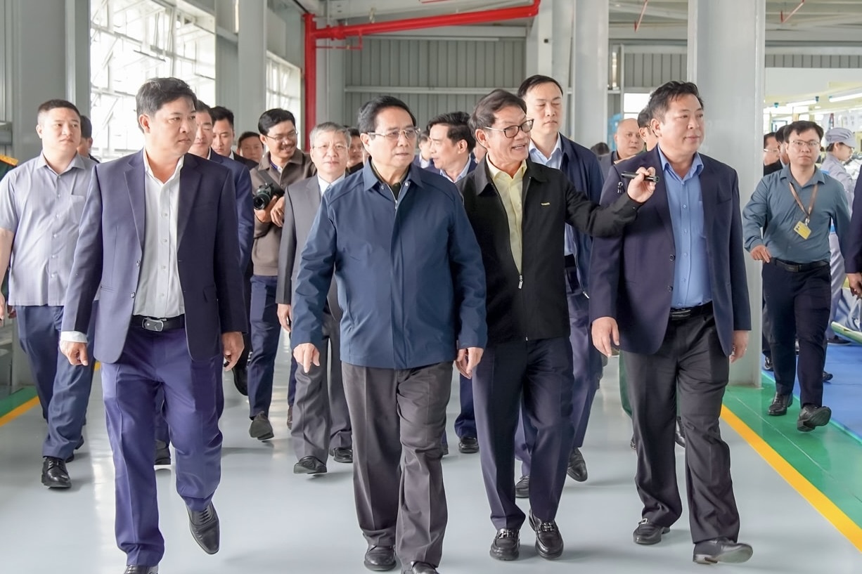 Thu tuong 'thuc' dat hang doanh nghiep tu nhan lam toa tau, duong ray hinh anh