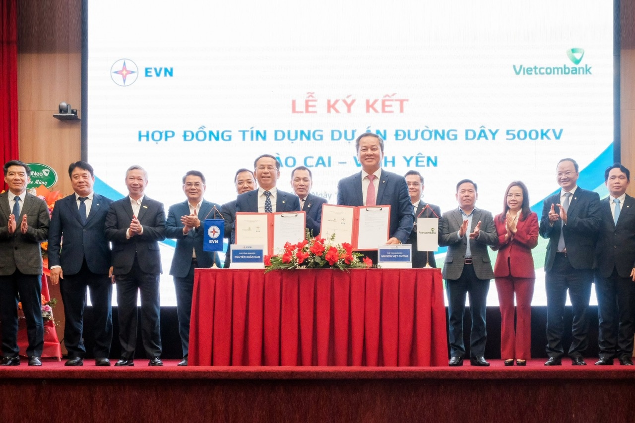 EVN vay Vietcombank gan 5.500 ty lam du an duong luoi dien 500 kV hinh anh