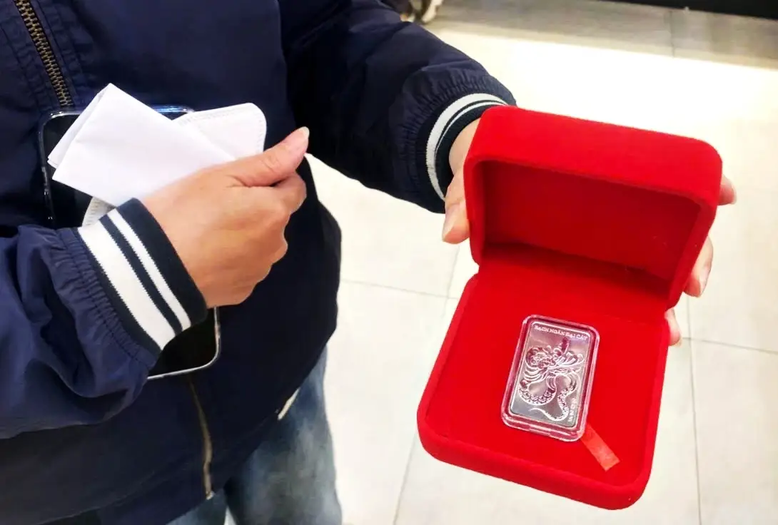 Gia vang tang 'phi ma' nhung van thua xa gia bac hinh anh