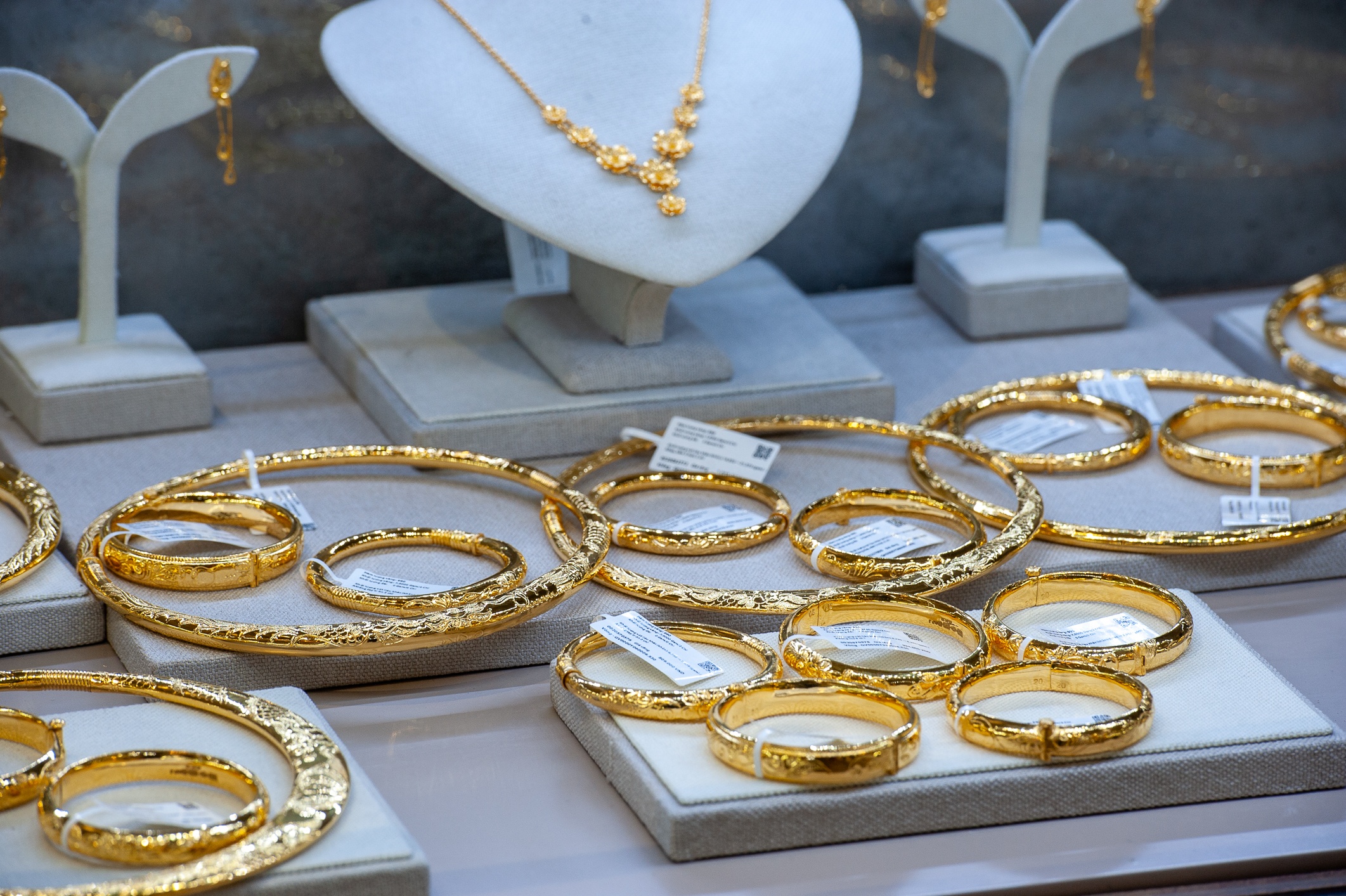 Gia vang neo dinh hinh anh