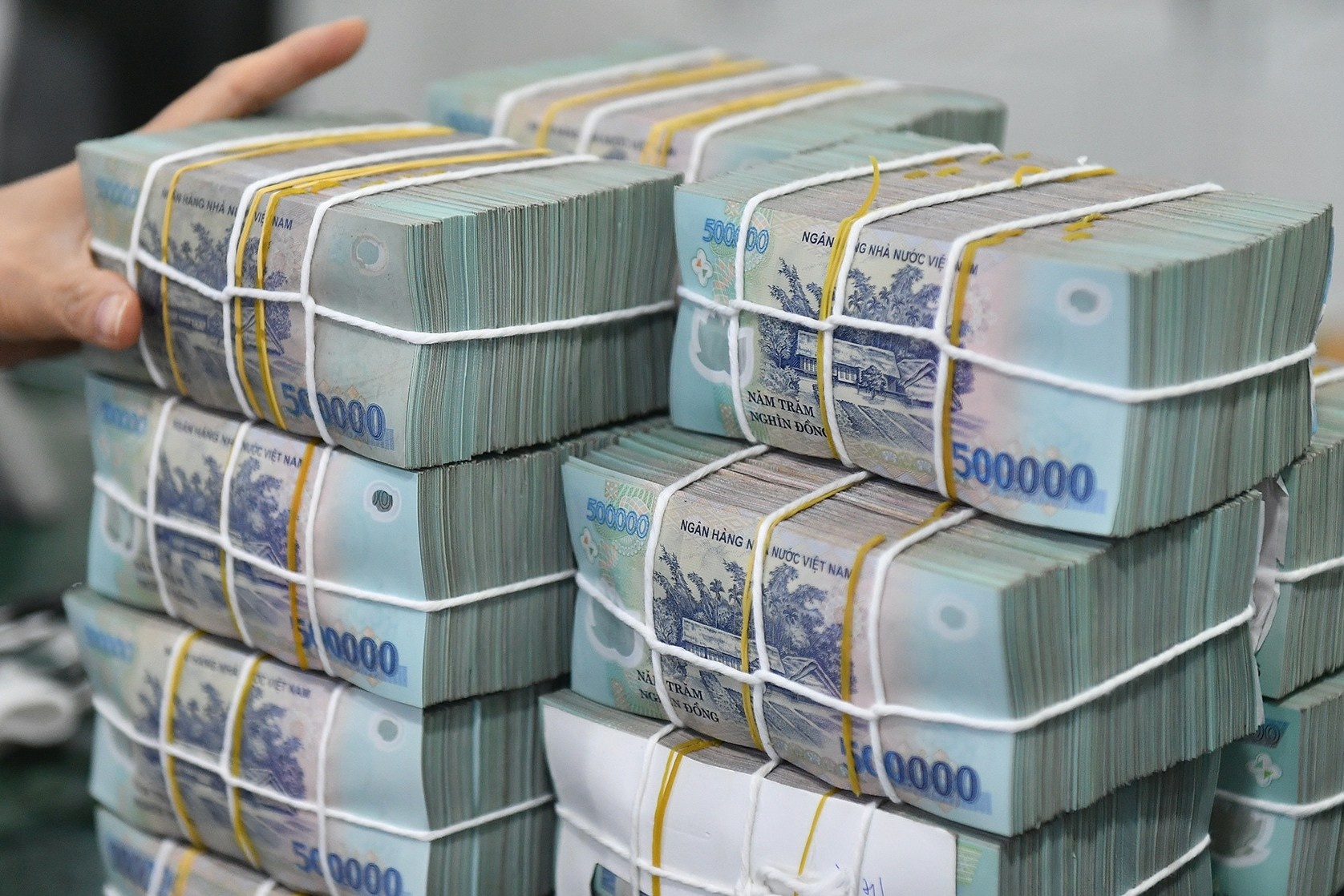 Mot nha bang giam lai suat 4 lan mot thang hinh anh