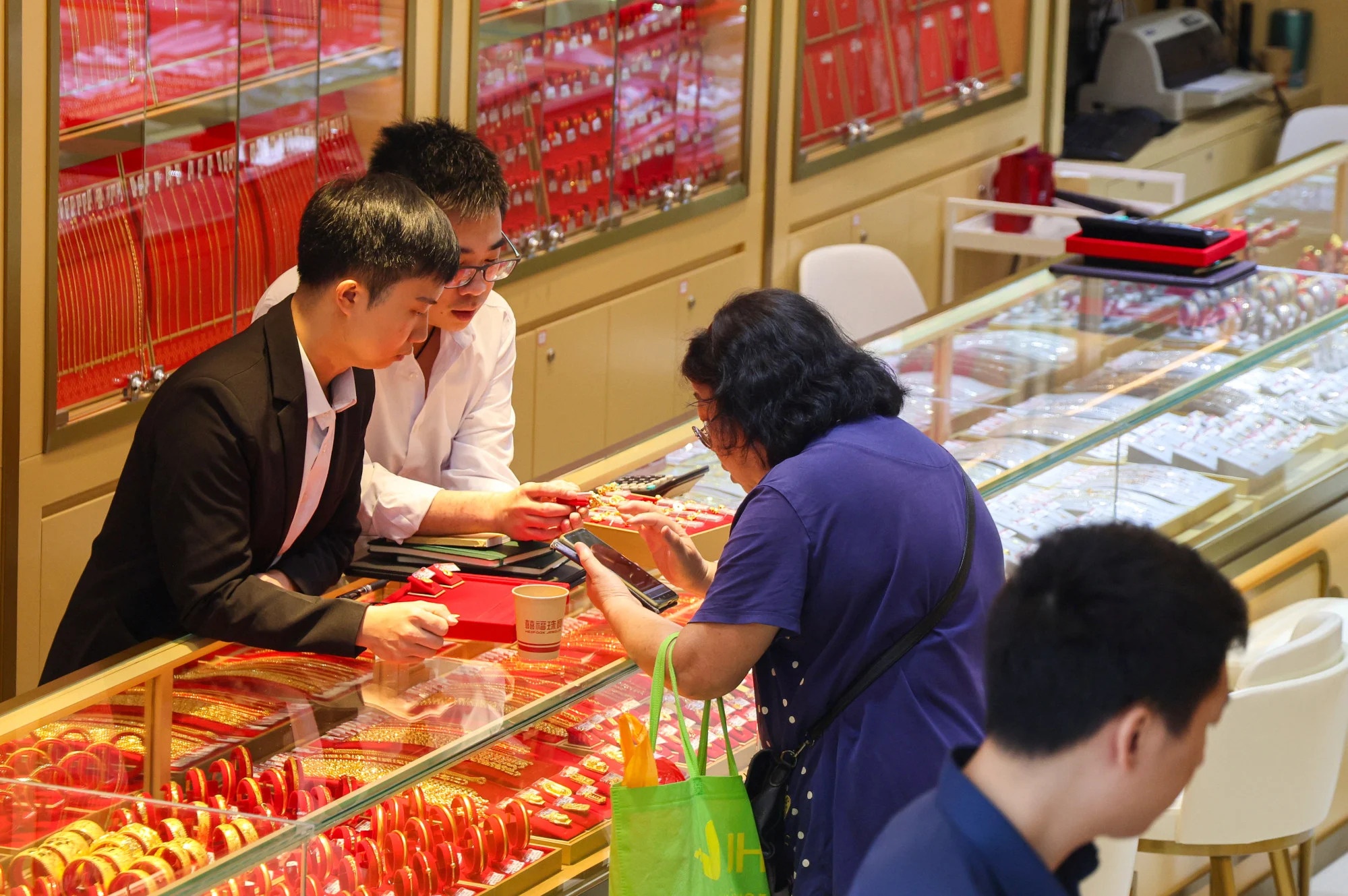 Gia vang the gioi se tiep tuc tang? hinh anh