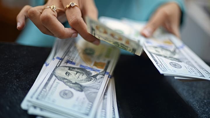 Gia USD ngan hang lap dinh hon 25.800 dong hinh anh