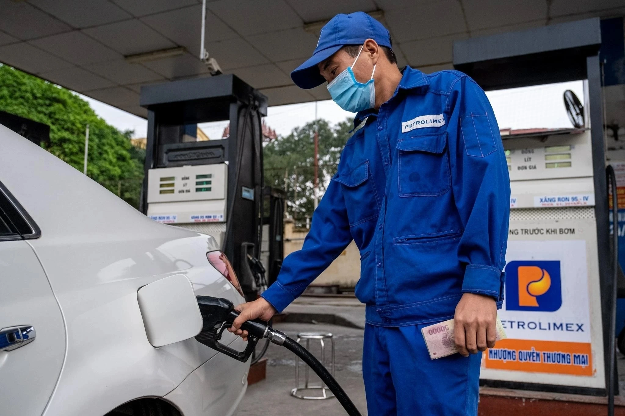 De xuat giam 2% thue VAT voi xang dau, may giat den het 2026 hinh anh