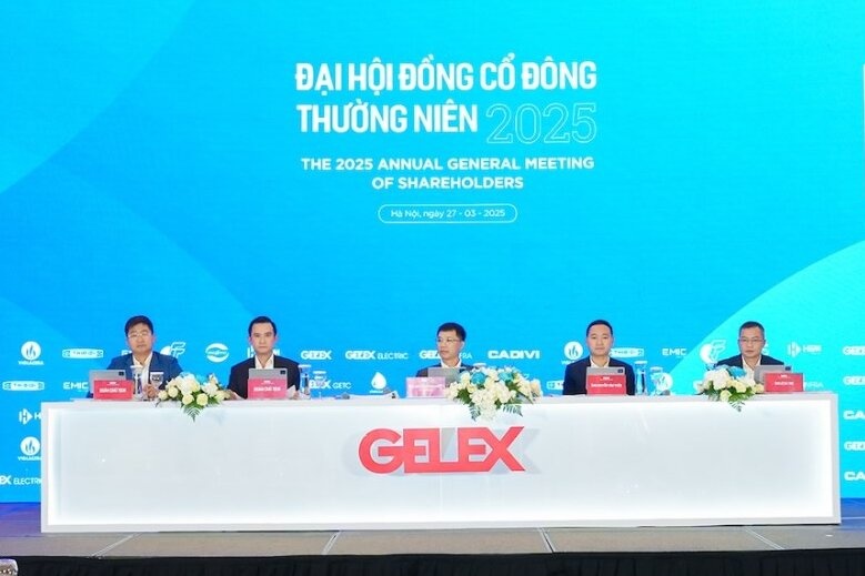 Ong Nguyen Van Tuan noi ve khoan dau tu vao Eximbank hinh anh