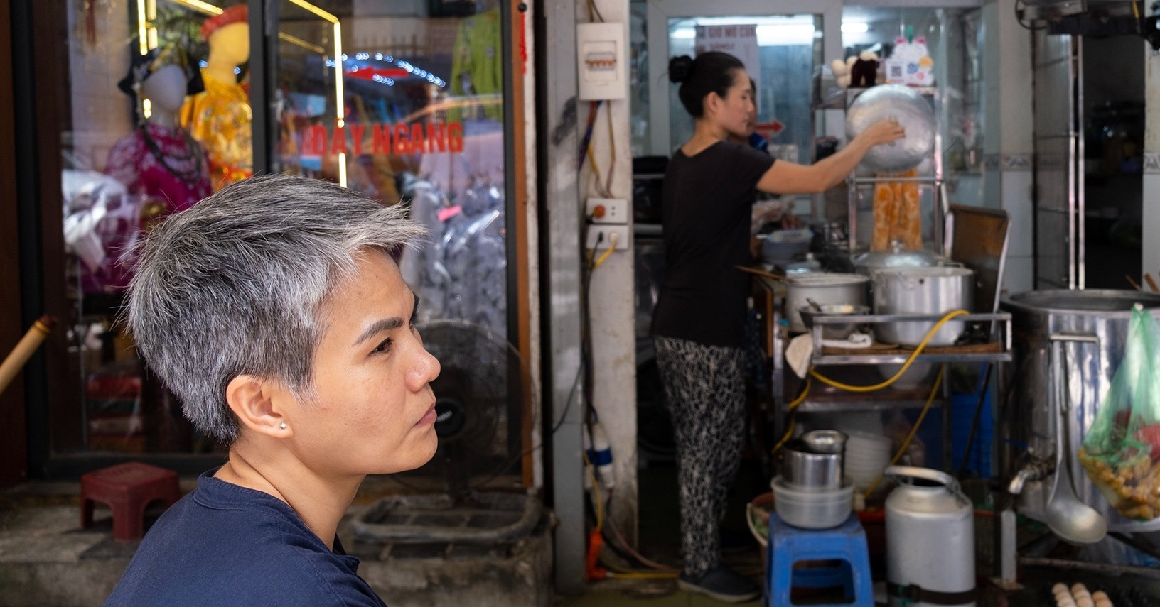 Tang gia pho 5.000 dong, chu quan 'dung ngoi khong yen' hinh anh