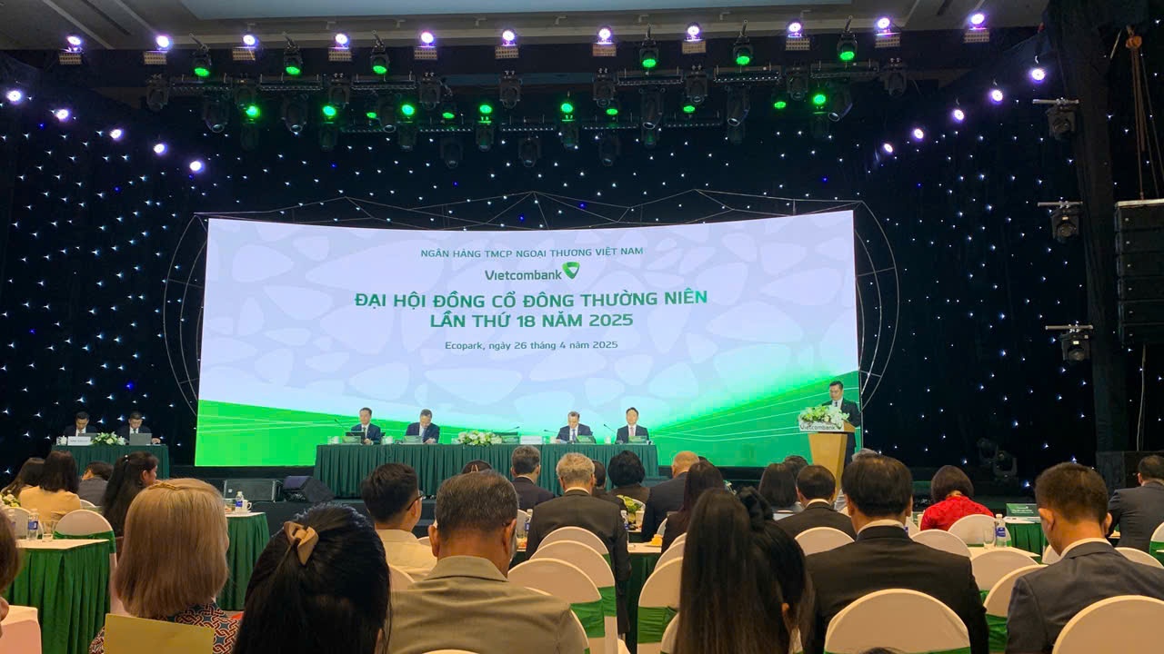 Ly do Vietcombank nhan thu xep von cho Vietnam Airlines mua 50 tau bay hinh anh