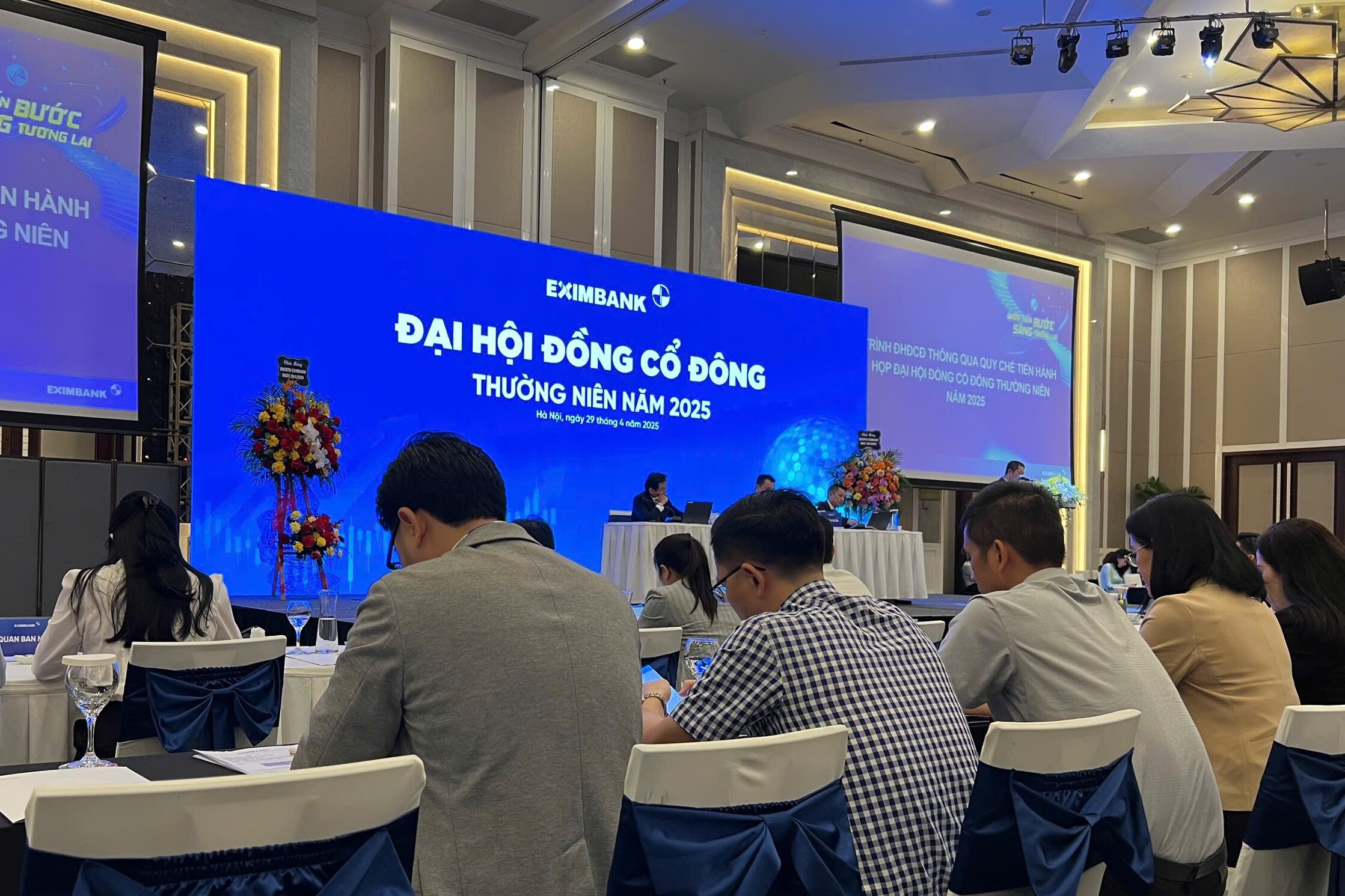 Lanh dao Eximbank hua on dinh nhan su, lay lai vi the ngan hang hinh anh