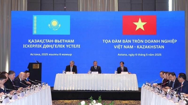 Kazakhstan va Viet Nam anh 1