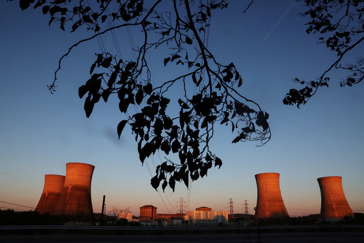 Ong Trump ky sac lenh khoi phuc suc manh nang luong hat nhan cua My hinh anh