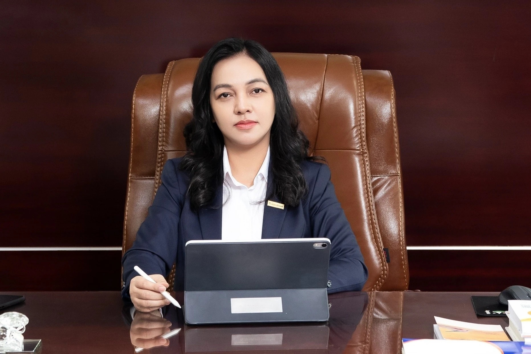 Ba Nguyen Duc Thach Diem xin rut khoi HDQT Sacombank hinh anh