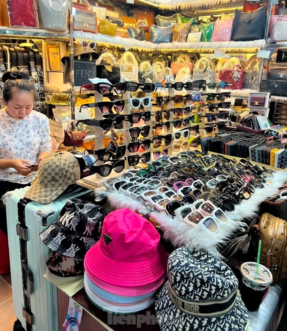 saigon square,  trung tam thuong mai,  hang gia,  hang nhai anh 11