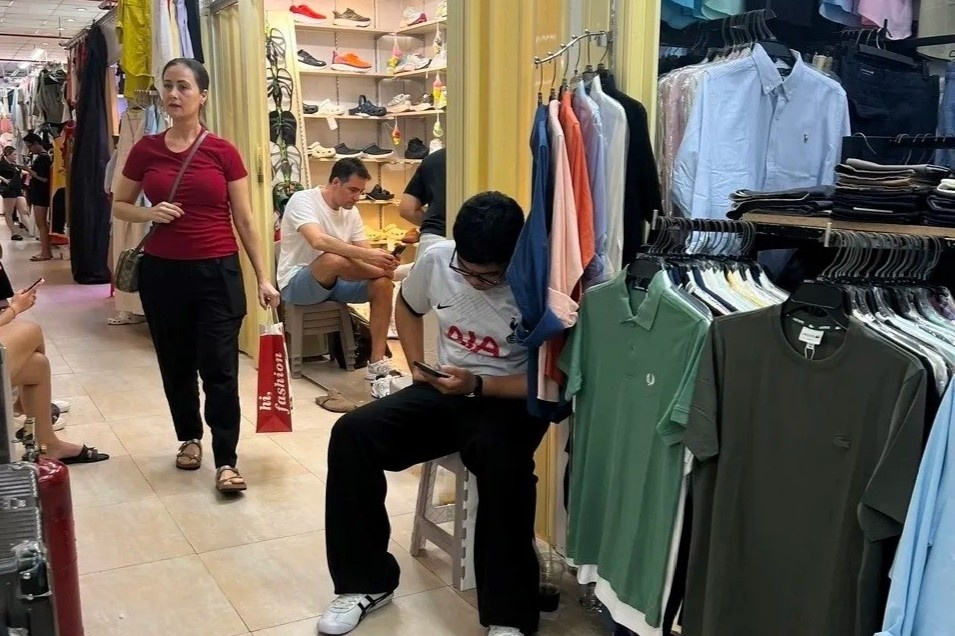 Kieu mua ban 'chi co o Saigon Square' hinh anh