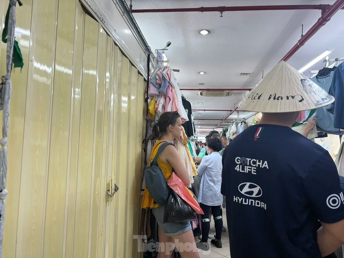 saigon square,  trung tam thuong mai,  hang gia,  hang nhai anh 4