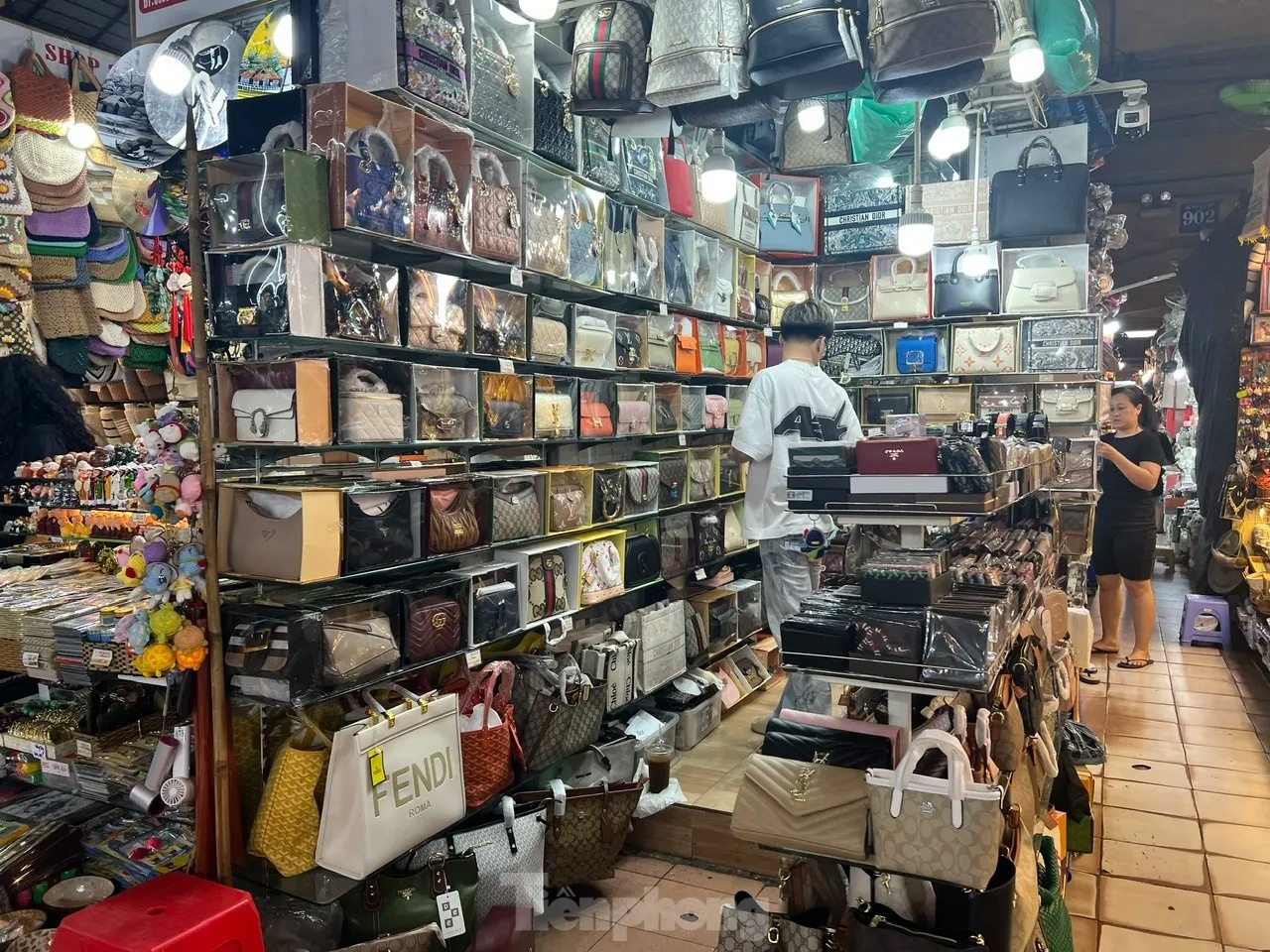 saigon square,  trung tam thuong mai,  hang gia,  hang nhai anh 9