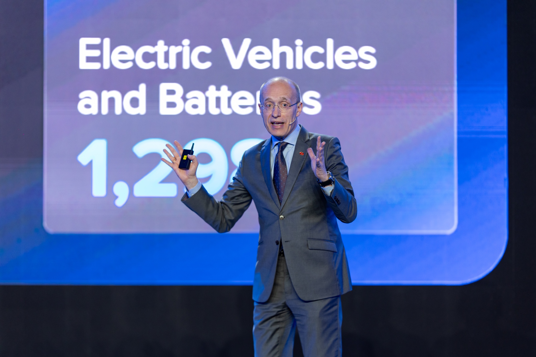 CEO Techcombank: Viet Nam co the tang truong 10% hinh anh