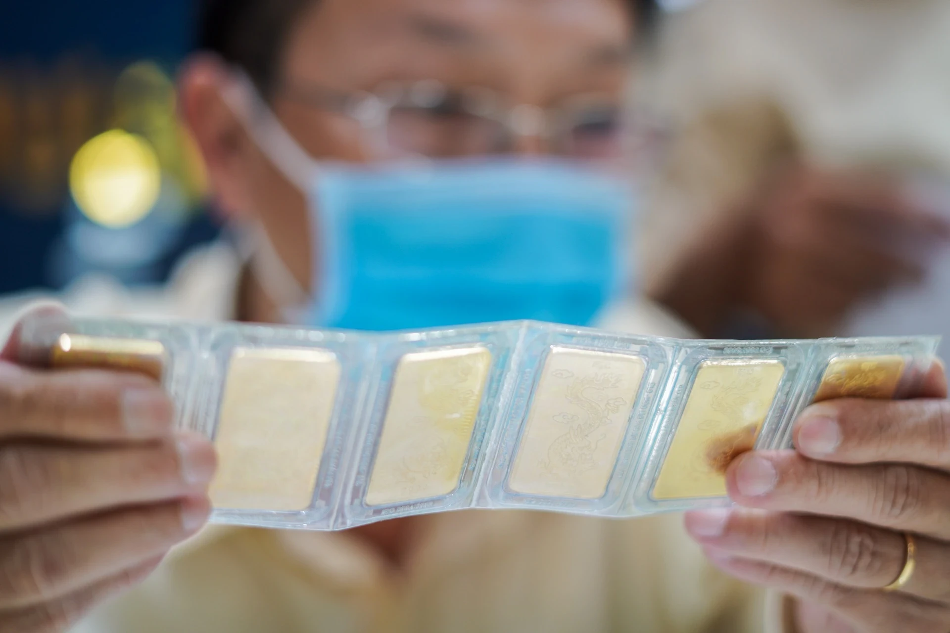 Gia vang mieng cham moc 122 trieu, cao nhat 2 thang hinh anh