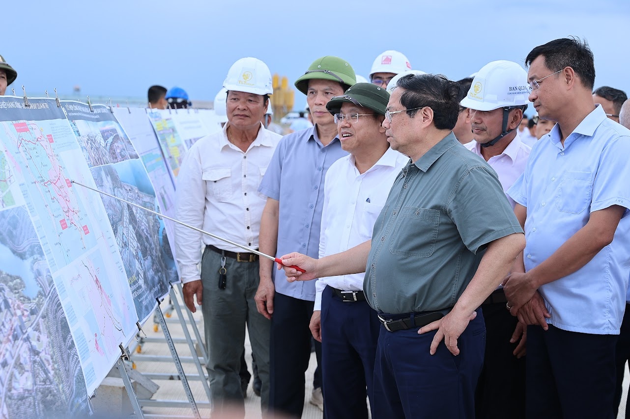 Cham nhat thang 7/2026 hoan thanh san bay Quang Tri giai doan 1 hinh anh