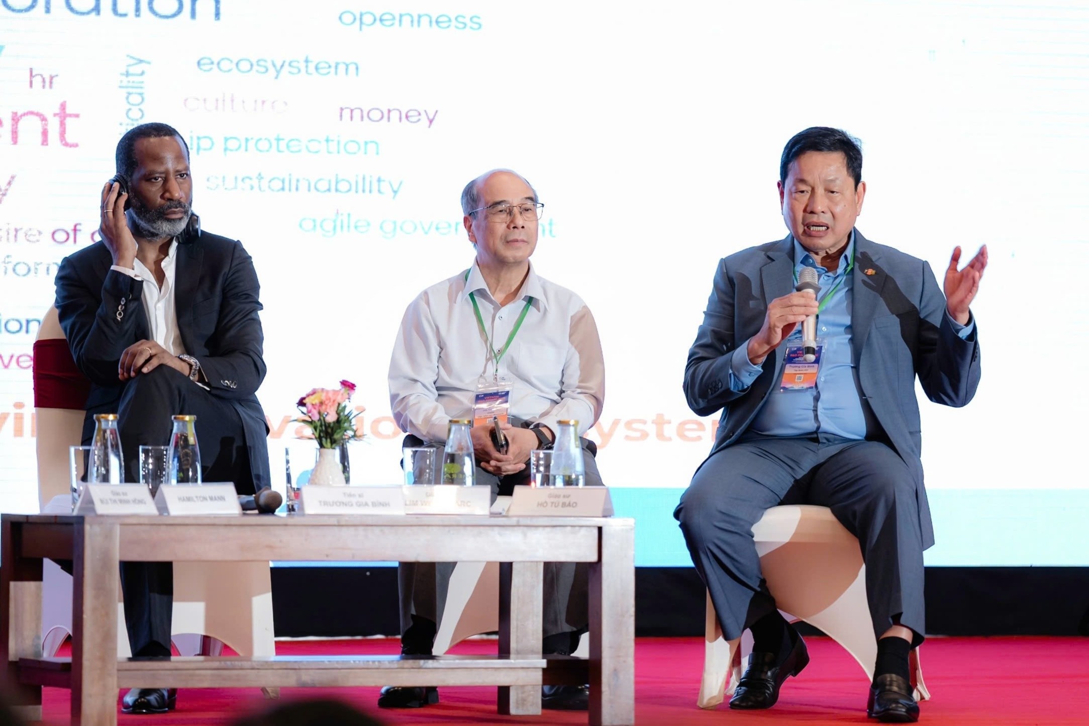 Chu tich FPT de xuat Nha nuoc ho tro 50% thu nhap cho chuyen gia gioi hinh anh